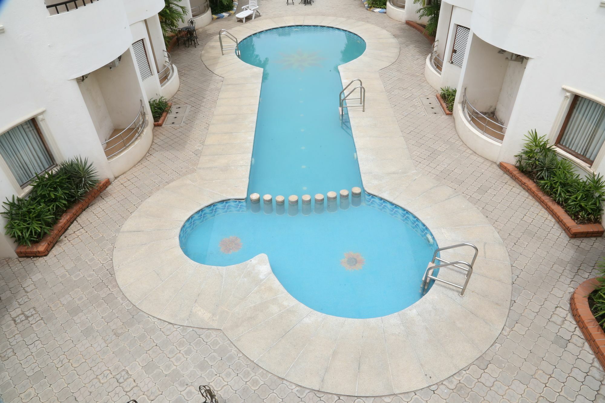 Capital O 6229 Ilara Hotels And Resorts Siruseri Екстер'єр фото